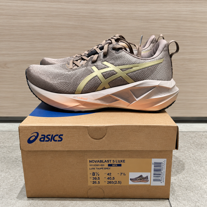 ASICS Novablast 5 Luxe – Utility Grey