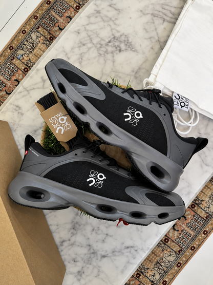 On Running Cloudmonster – Black & Grey